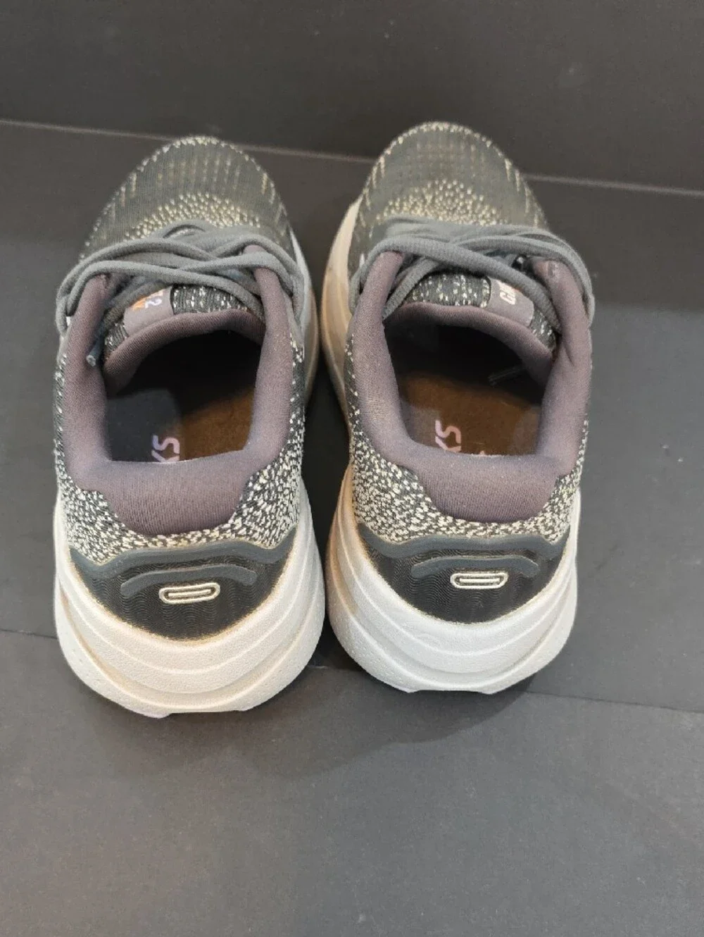 Brooks Ghost MAX 2 Women’s Gray Running Shoes with Light Pink Accents Size 6